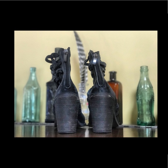 Chunky Braided Zip-up Ankle Boots - Picture 3 of 3